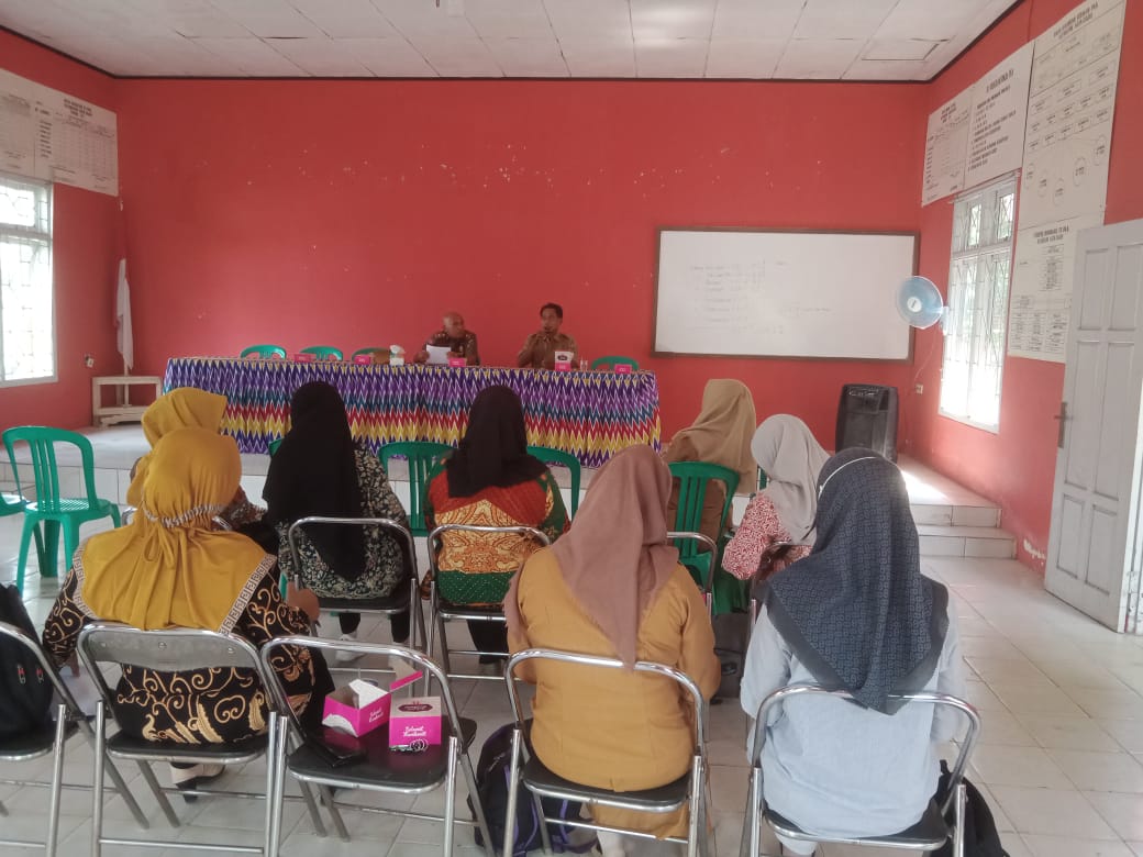 sosialisasi mengenai percepatan pendataan koperasi dan UMKM kab. Lampung Tengah tahun 2022 oleh dinas koperasi, UKM dan perdagangan Kab. Lampung Tengah di aula kecamatan kotagajah.