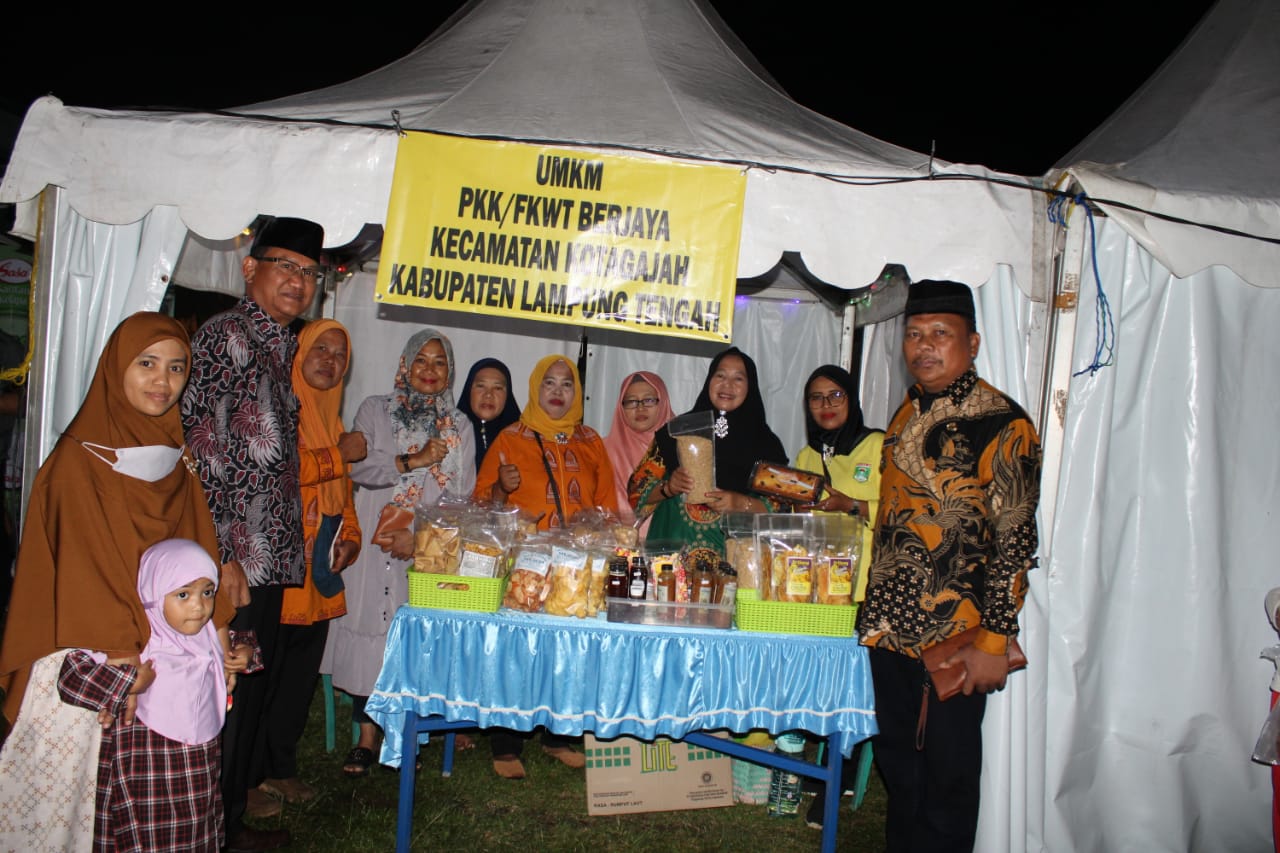 Pembukaan Kotagajah expo yang dihadiri oleh Bapak Bupati Lampung Tengah (di lapangan kotagajah)..