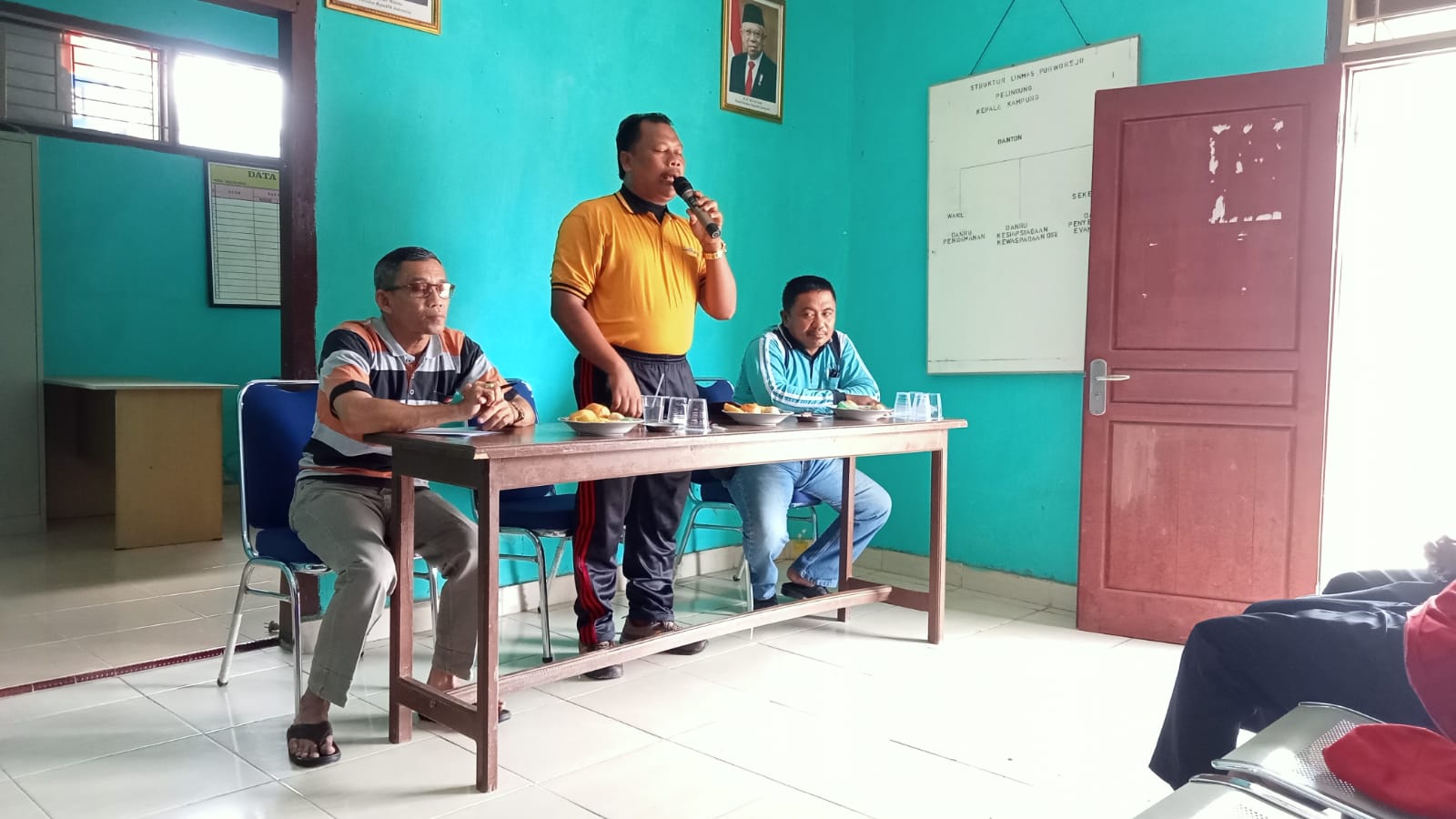 Pembinaan linmas dan pembagian siltap kampung purworejo.